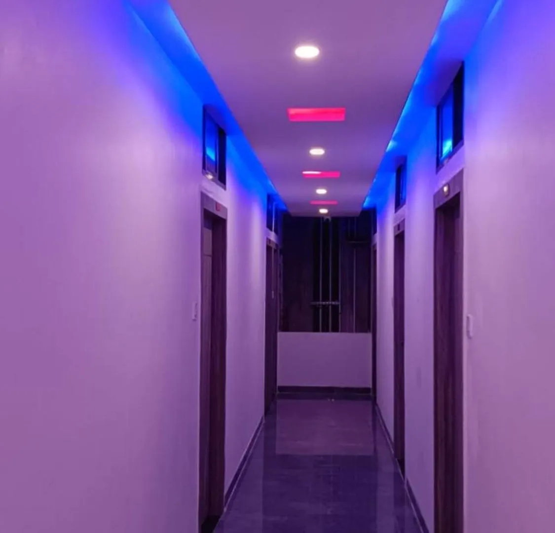 Hotel Goroomgo Kashi Inn Raj Ghat Varanasi Near Ganga Rajghat - Kashi Railway Station 500 - Kashi Vishwanath Temple - Hotel-At-Prime-Location Spacious-Room With-Wi-Fi & Parking Availability,