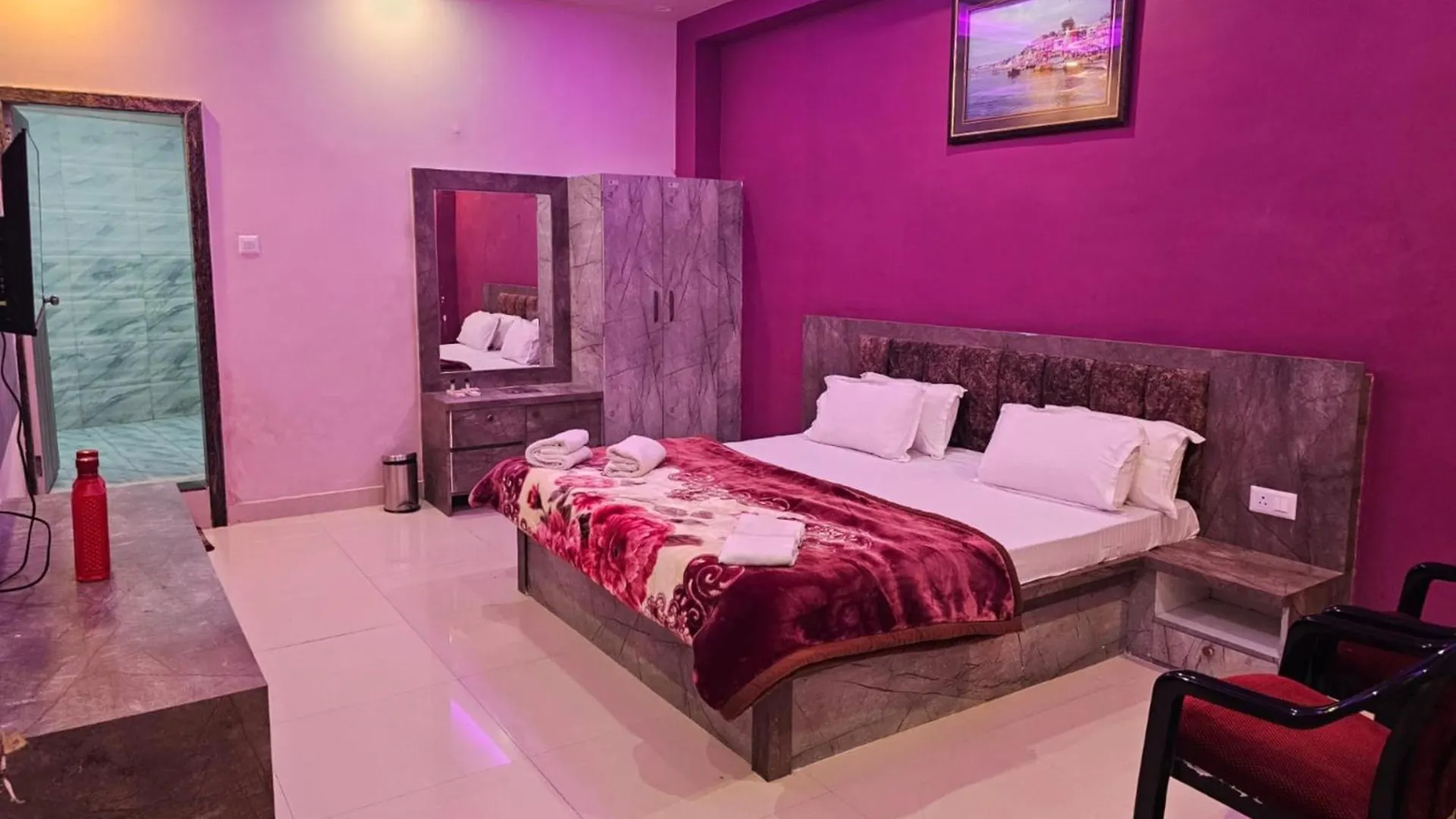Hotel Goroomgo Kashi Inn Raj Ghat Varanasi Near Ganga Rajghat - Kashi Railway Station 500 - Kashi Vishwanath Temple - Hotel-At-Prime-Location Spacious-Room With-Wi-Fi & Parking Availability,