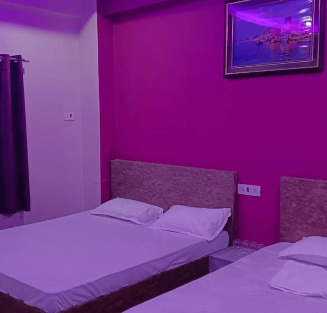 Goroomgo Kashi Inn Raj Ghat Varanasi Near Ganga Rajghat - Kashi Railway Station 500 - Kashi Vishwanath Temple - Hotel-At-Prime-Location Spacious-Room With-Wi-Fi & Parking Availability, Hotel