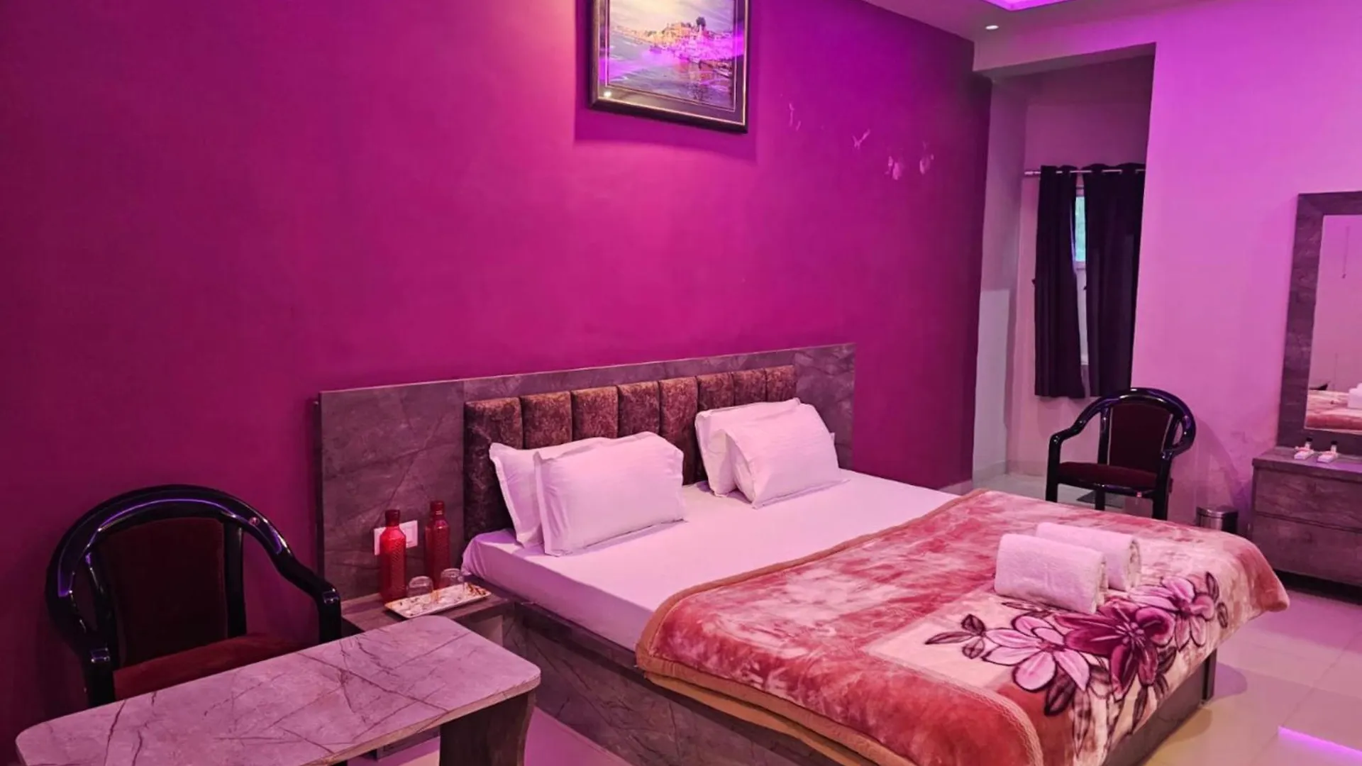 Goroomgo Kashi Inn Raj Ghat Varanasi Near Ganga Rajghat - Kashi Railway Station 500 - Kashi Vishwanath Temple - Hotel-At-Prime-Location Spacious-Room With-Wi-Fi & Parking Availability, India