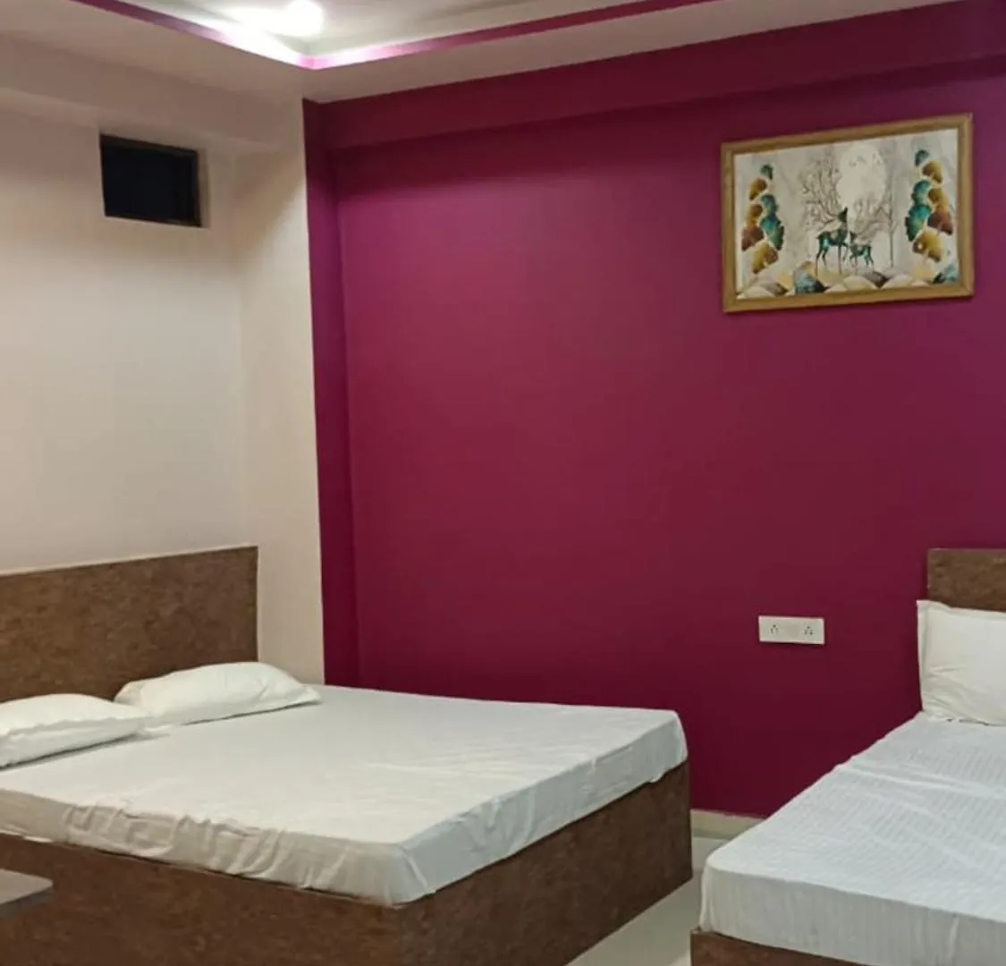 Hotel Goroomgo Kashi Inn Raj Ghat Varanasi Near Ganga Rajghat - Kashi Railway Station 500 - Kashi Vishwanath Temple - Hotel-At-Prime-Location Spacious-Room With-Wi-Fi & Parking Availability,