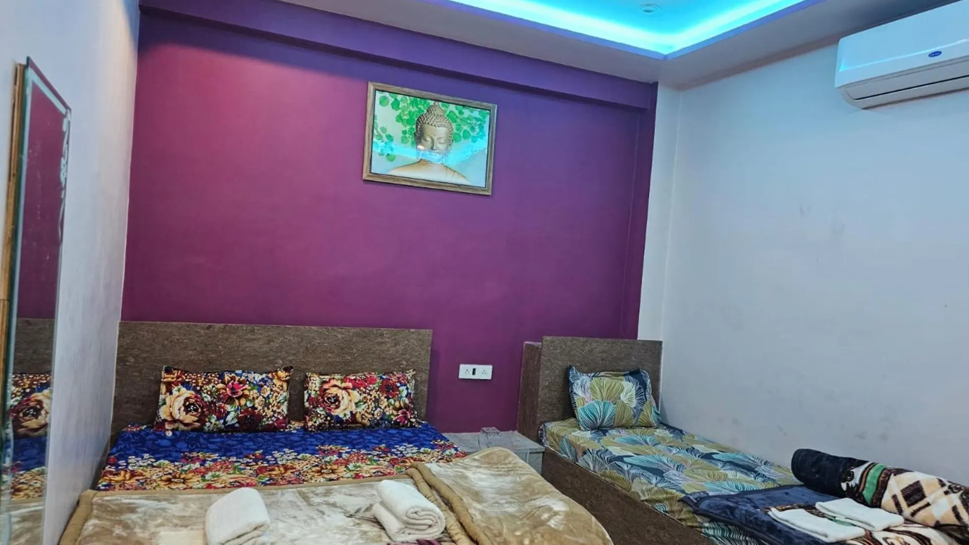 Goroomgo Kashi Inn Raj Ghat Varanasi Near Ganga Rajghat - Kashi Railway Station 500 - Kashi Vishwanath Temple - Hotel-At-Prime-Location Spacious-Room With-Wi-Fi & Parking Availability, Hotel