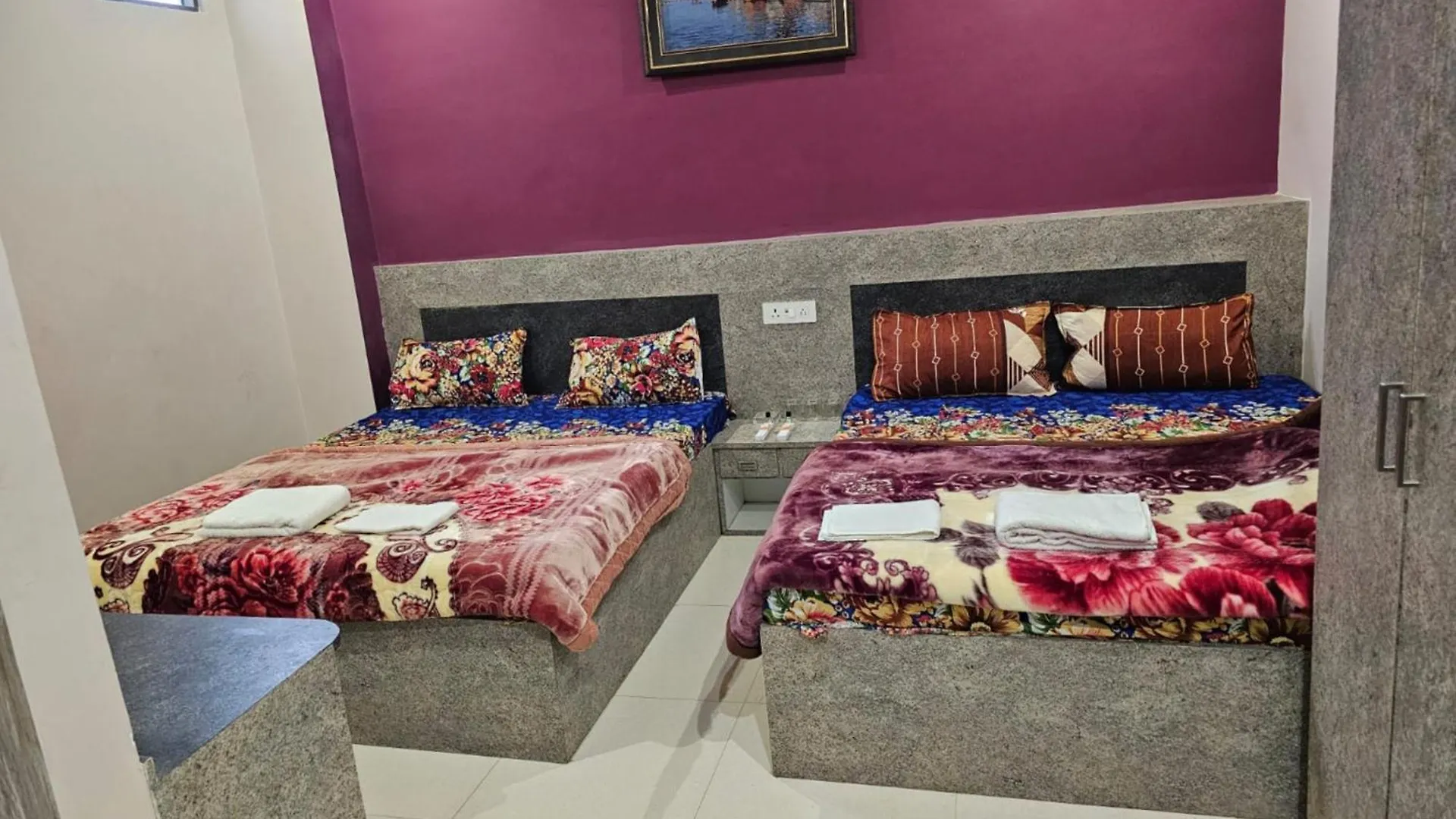Goroomgo Kashi Inn Raj Ghat Varanasi Near Ganga Rajghat - Kashi Railway Station 500 - Kashi Vishwanath Temple - Hotel-At-Prime-Location Spacious-Room With-Wi-Fi & Parking Availability, Hotel