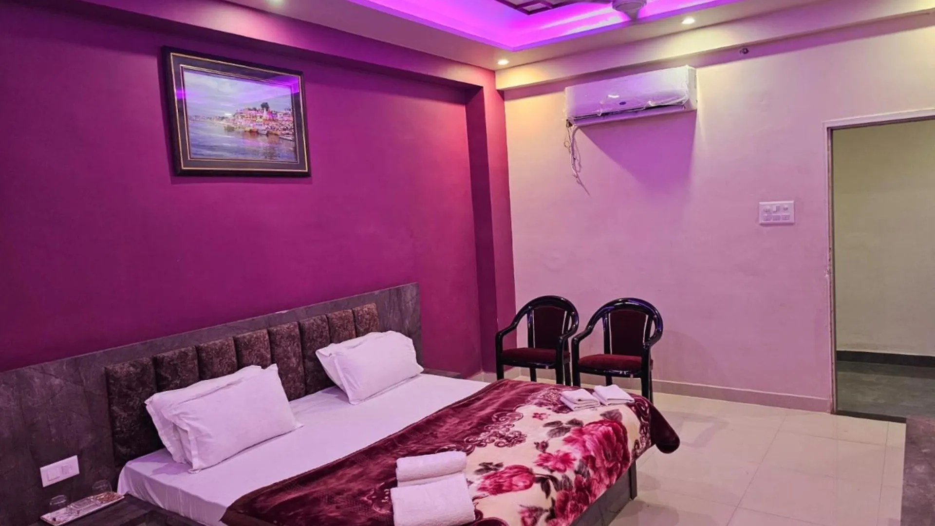 Goroomgo Kashi Inn Raj Ghat Varanasi Near Ganga Rajghat - Kashi Railway Station 500 - Kashi Vishwanath Temple - Hotel-At-Prime-Location Spacious-Room With-Wi-Fi & Parking Availability, Hotel