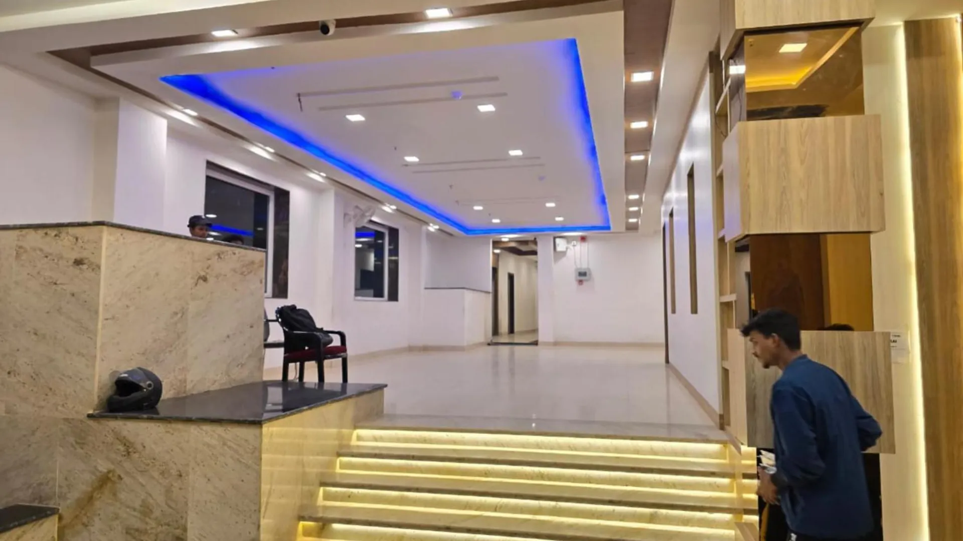 Goroomgo Kashi Inn Raj Ghat Varanasi Near Ganga Rajghat - Kashi Railway Station 500 - Kashi Vishwanath Temple - Hotel-At-Prime-Location Spacious-Room With-Wi-Fi & Parking Availability,