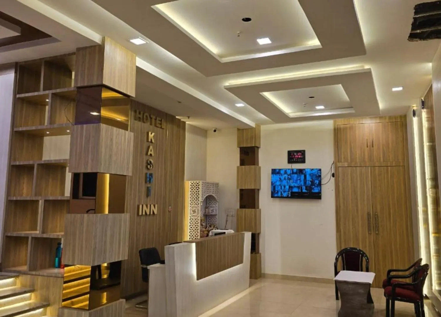 *** Hotel Goroomgo Kashi Inn Raj Ghat Varanasi Near Ganga Rajghat - Kashi Railway Station 500 - Kashi Vishwanath Temple - Hotel-At-Prime-Location Spacious-Room With-Wi-Fi & Parking Availability, India