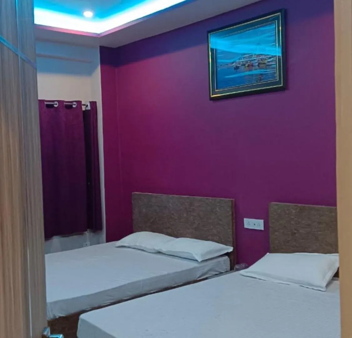 Goroomgo Kashi Inn Raj Ghat Varanasi Near Ganga Rajghat - Kashi Railway Station 500 - Kashi Vishwanath Temple - Hotel-At-Prime-Location Spacious-Room With-Wi-Fi & Parking Availability,