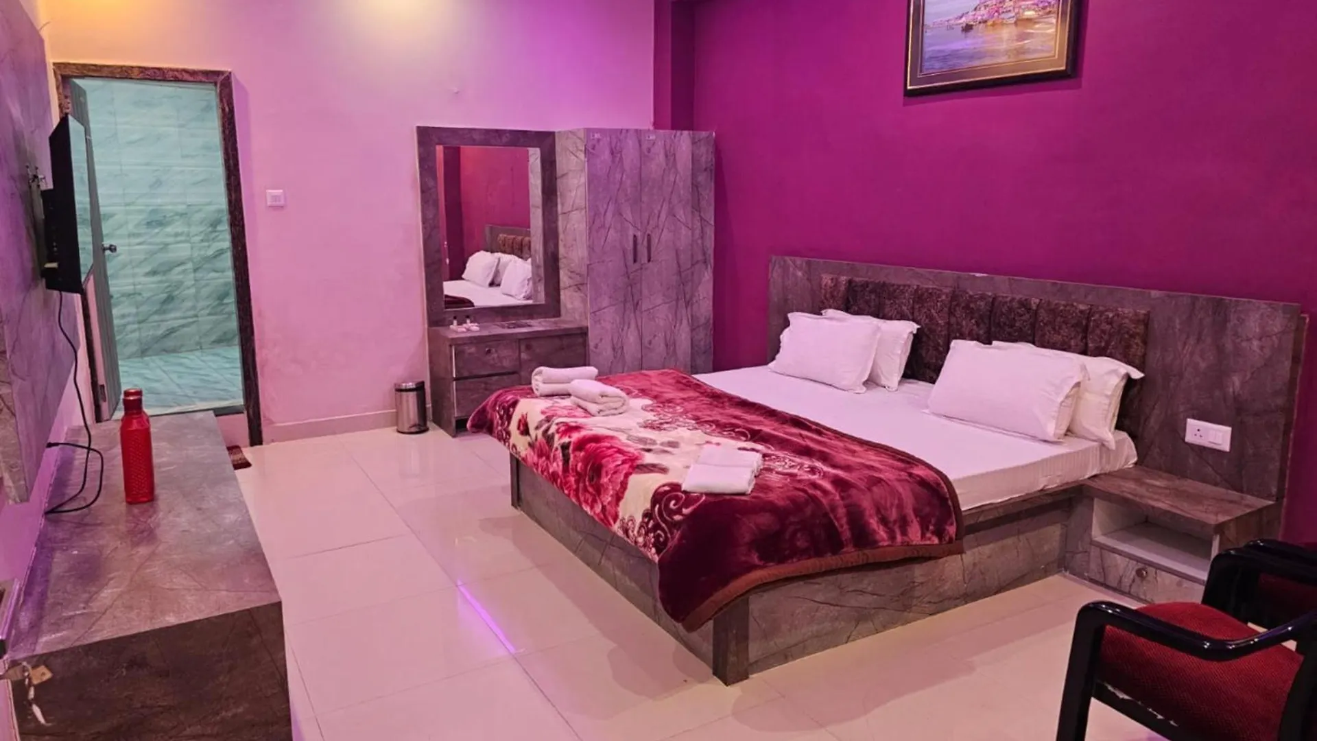 Goroomgo Kashi Inn Raj Ghat Varanasi Near Ganga Rajghat - Kashi Railway Station 500 - Kashi Vishwanath Temple - Hotel-At-Prime-Location Spacious-Room With-Wi-Fi & Parking Availability,