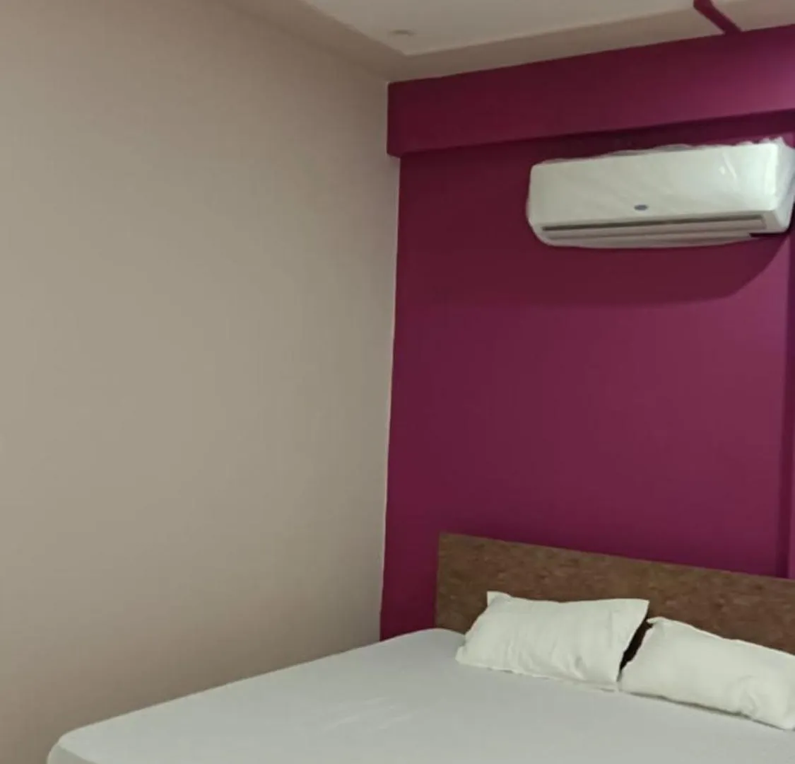Hotel Goroomgo Kashi Inn Raj Ghat Varanasi Near Ganga Rajghat - Kashi Railway Station 500 - Kashi Vishwanath Temple - Hotel-At-Prime-Location Spacious-Room With-Wi-Fi & Parking Availability,