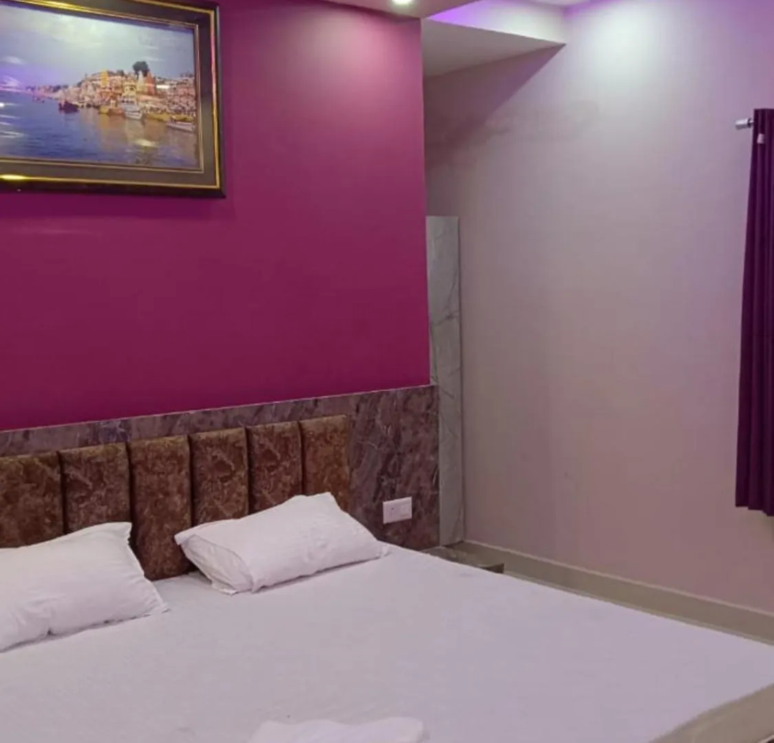 Goroomgo Kashi Inn Raj Ghat Varanasi Near Ganga Rajghat - Kashi Railway Station 500 - Kashi Vishwanath Temple - Hotel-At-Prime-Location Spacious-Room With-Wi-Fi & Parking Availability,