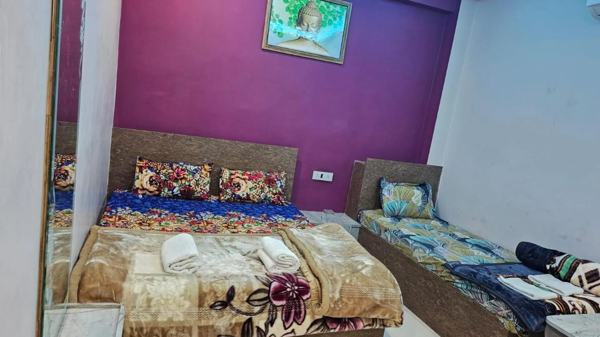 Hotel Goroomgo Kashi Inn Raj Ghat Varanasi Near Ganga Rajghat - Kashi Railway Station 500 - Kashi Vishwanath Temple - Hotel-At-Prime-Location Spacious-Room With-Wi-Fi & Parking Availability,