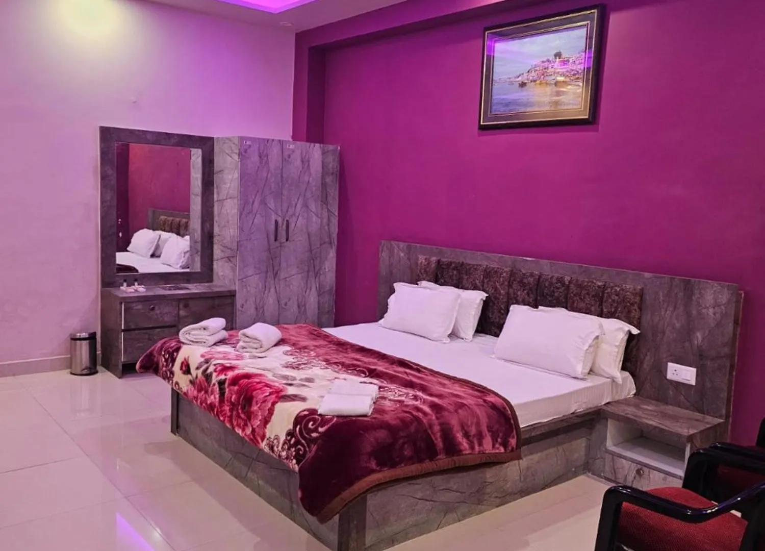 Goroomgo Kashi Inn Raj Ghat Varanasi Near Ganga Rajghat - Kashi Railway Station 500 - Kashi Vishwanath Temple - Hotel-At-Prime-Location Spacious-Room With-Wi-Fi & Parking Availability, contacts
